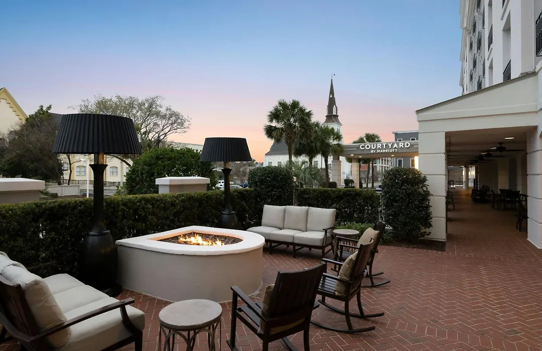 Courtyard By Marriott Charleston Historic District-1