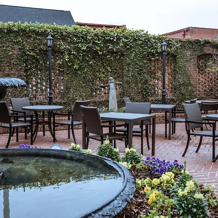 Courtyard By Marriott Charleston Historic District-3